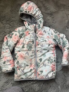 North Face Mossbud Floral Hooded Puffer Jacket (4T)